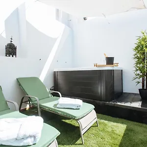 https://alameda-house-with-rooftop-and-jacuzzi-in-seville.es-andalucia.com